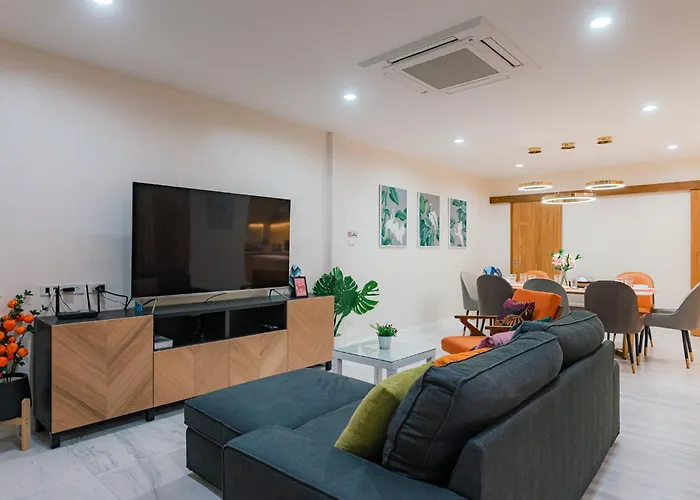 Prime Sukhumvit Modern Home, Phrom Phong Bts, Em District, Up To 14 Guests Villa Bangkok